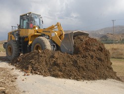 Yüksekova'da hasarlı yollar onarılıyor