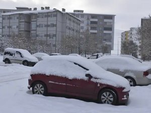 Bitlis'te kar 77 köy yolunu ulaşıma kapattı