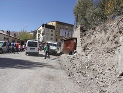 Askeri’ye ait duvar onarılmayı bekliyor