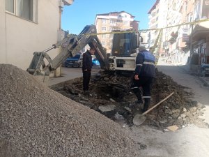 Belediye ekibi zorlu koşullarda görevde