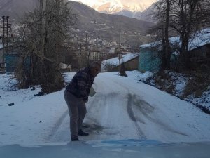 Belediye ekiplerinden gizli buzlanma önlemi