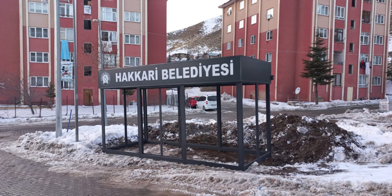 Hakkari’de ağır kış şartları için yeni duraklar yapıldı