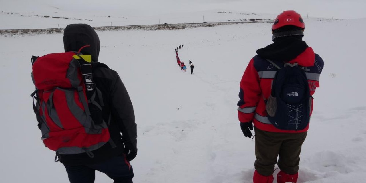 Van-Hakkari karayolunda çığ eğitimi verildi