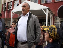 Vlilerden okul yakma eylemine tepki