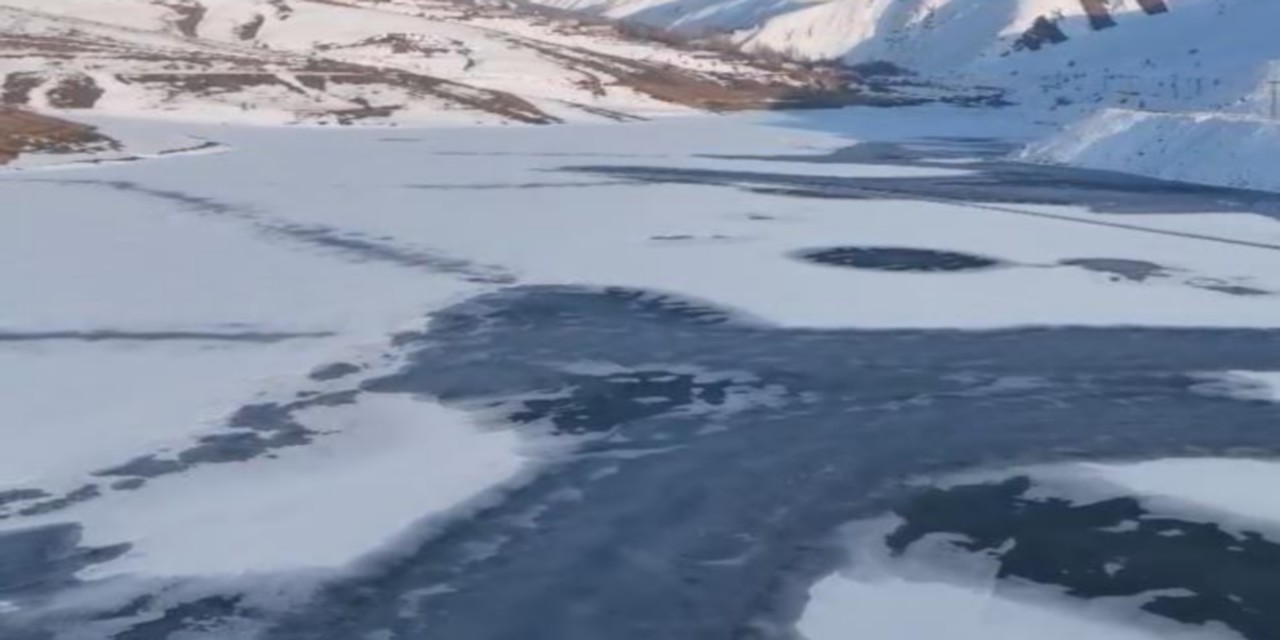 Yüksekova Dilimli Barajı dondu