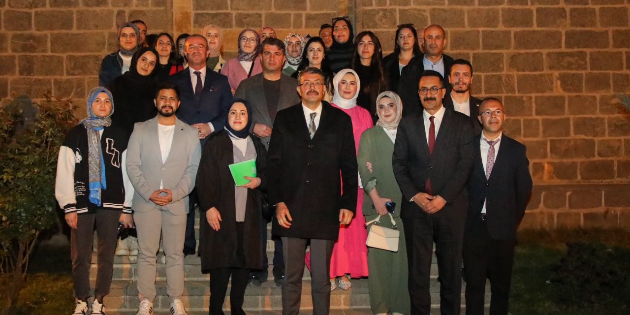 Vali Ali Çelik kitap kulübü etkinliğine katıldı