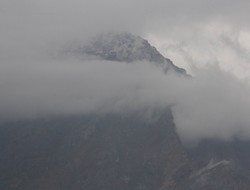 Hakkari'ye yılın ilk karı yağdı