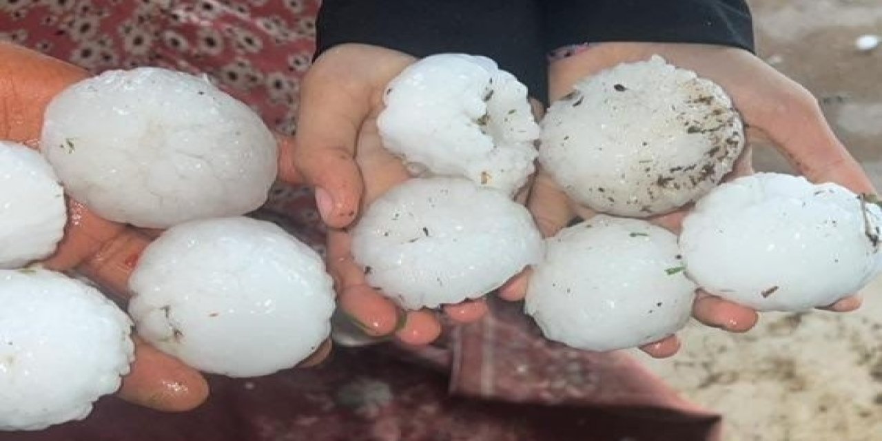 Kartopu büyüklüğünde dolu yağdı