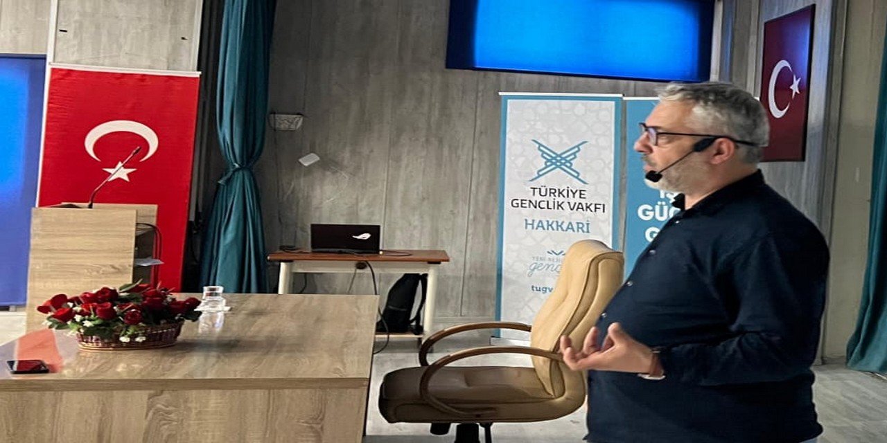 Hakkari'de Nesil Meselesi Konferansına yoğun ilgi