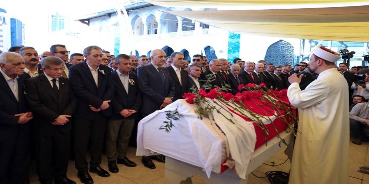 Sırrı Süreyya Önder’i binler uğurladı
