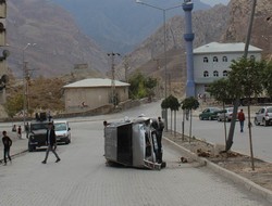 Hakkari'de trrafik kazası 3 yaralı