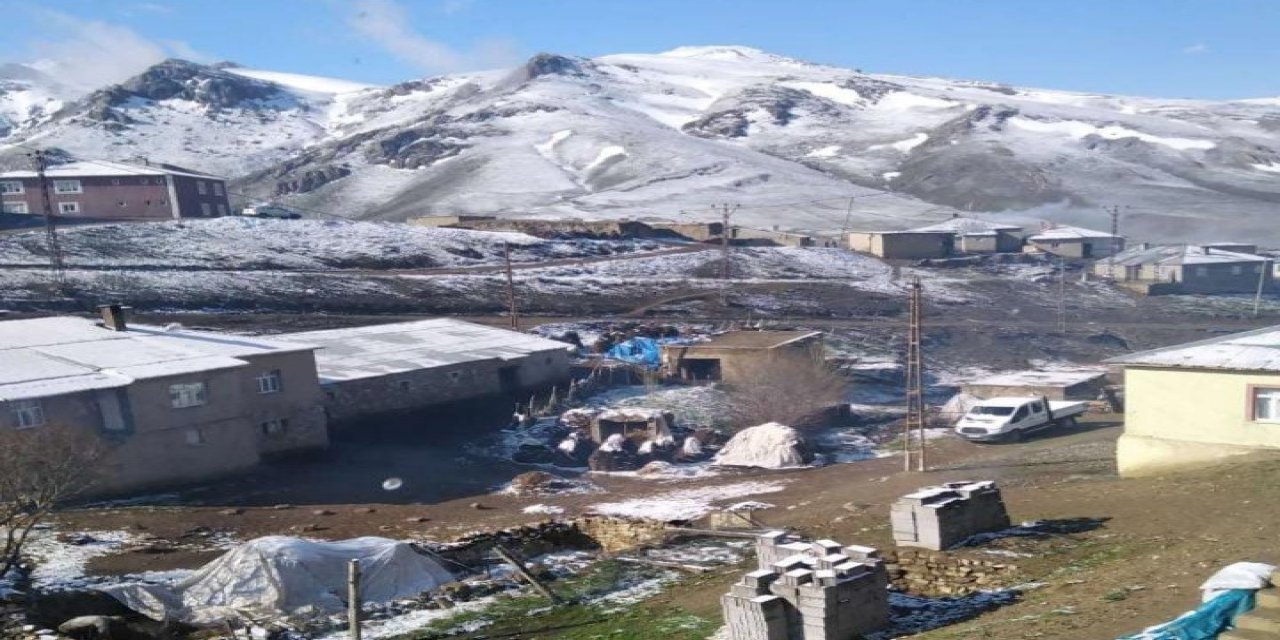 Başkale'ye Mayıs ayında kar yağdı