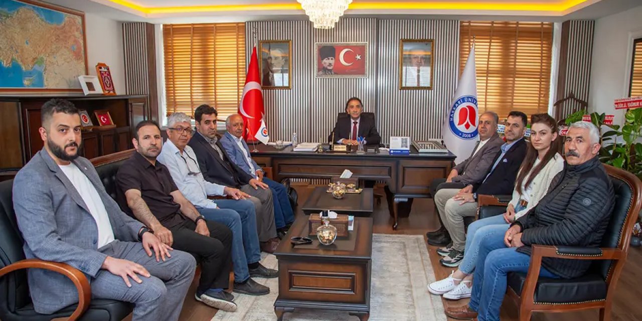 Van Yüzüncü Yıl Üniversitesi Öğretim Üyelerinden Rektör Gençcelep'e hayırlı olsun ziyareti