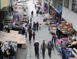 Hakkari'de pazar yeri kuruldu