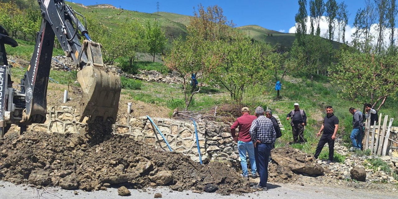 Hakkari Belediyesi ekipleri 6 ayrı su arızasını giderdi