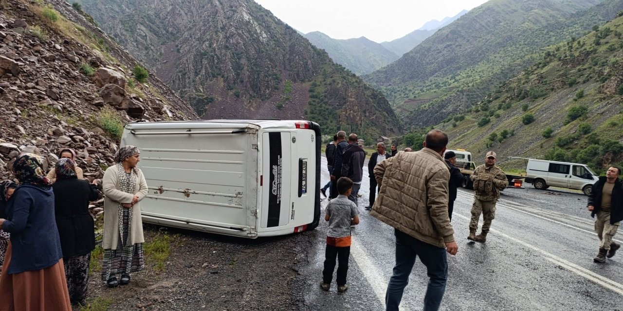 Hakkari'de Trafik Kazası 3 Yaralı