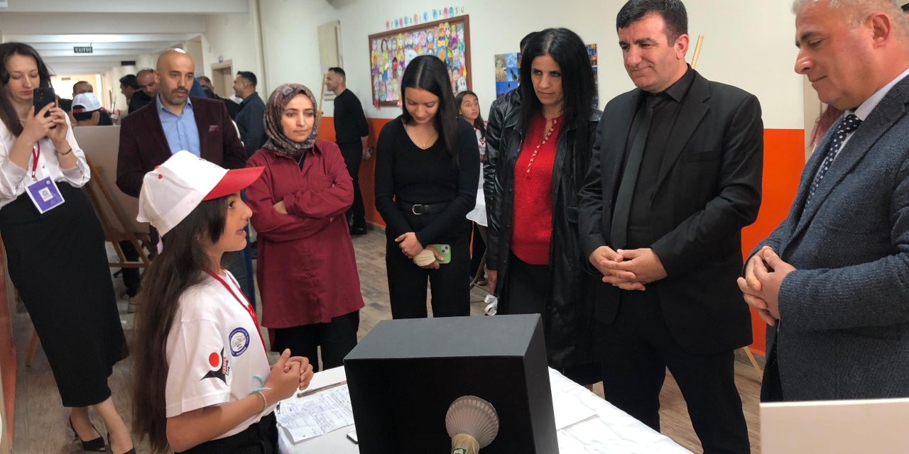 Hakkari SPK'da TÜBİTAK 4006 Fuarına büyük ilgi