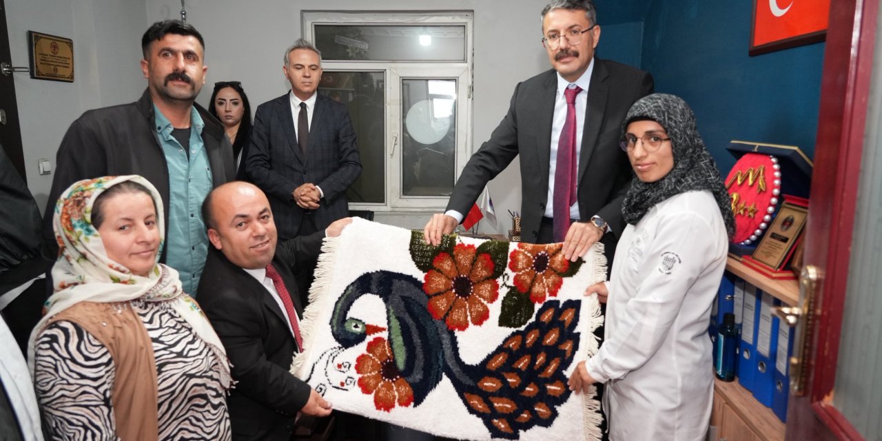 Vali Ali Çelik’ten engellilere anlamlı ziyaret