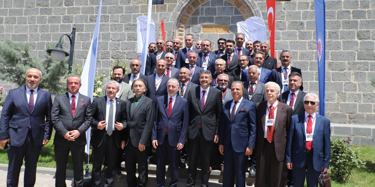 Vali Çelik: Çalıştayın Hakkari'de düzenlenmesini çok önemsiyoruz