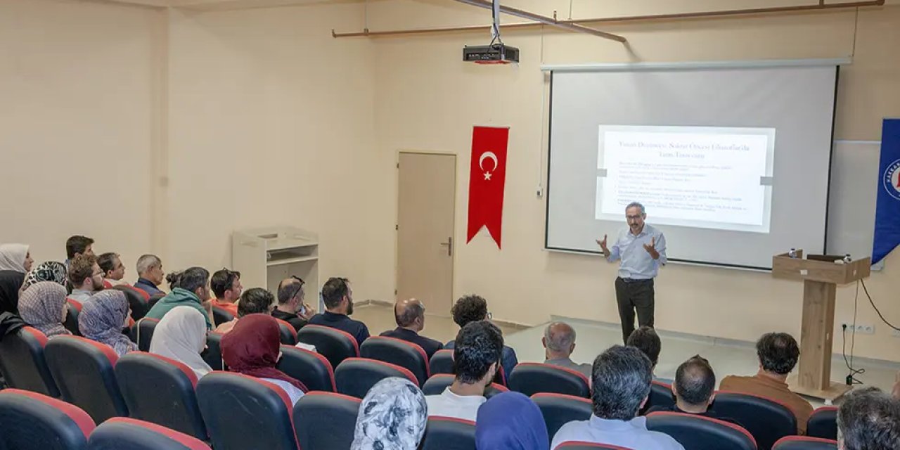 Hakkari Üniversitesinde “Tanrı ve Felsefe” Adlı konferans gerçekleşti