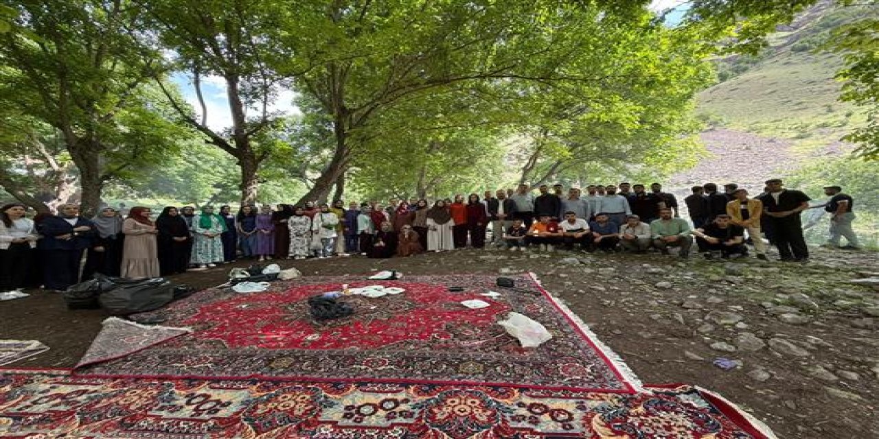 Umre ödüllü öğrencilere piknik jesti
