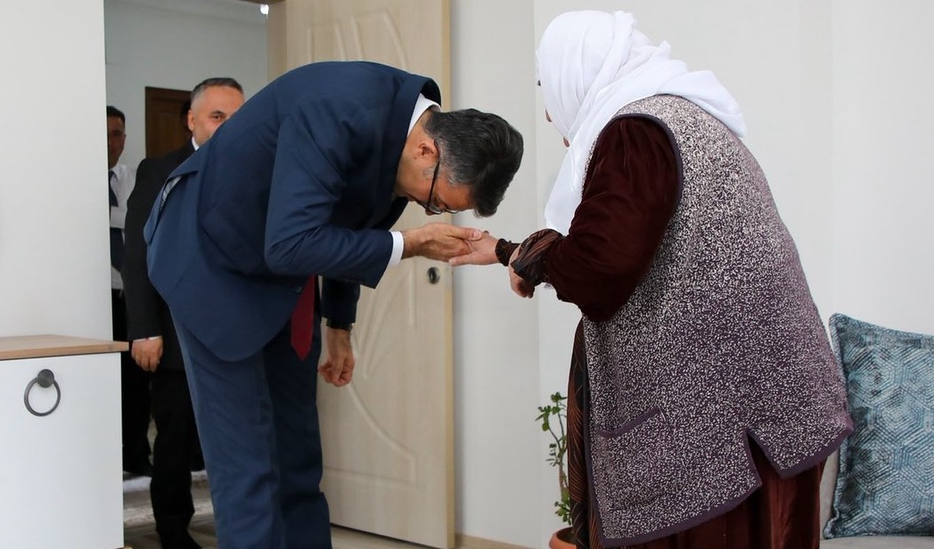 Vali Ali Çelik’ten şehit ailelerine bayram ziyaret