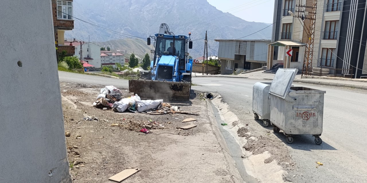 Hakkari'de moloz ve çöp tepkisi