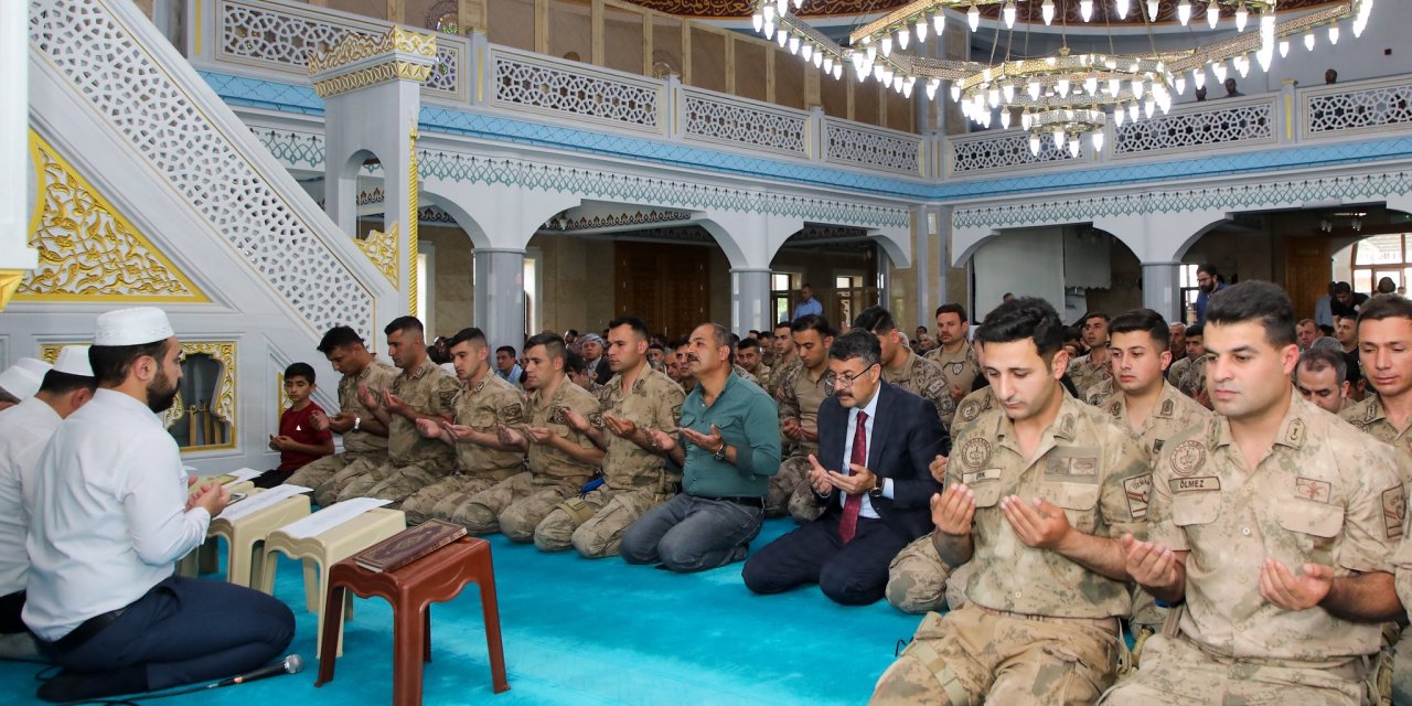 Ulu Cami’de Şehitler için dualar yükseldi
