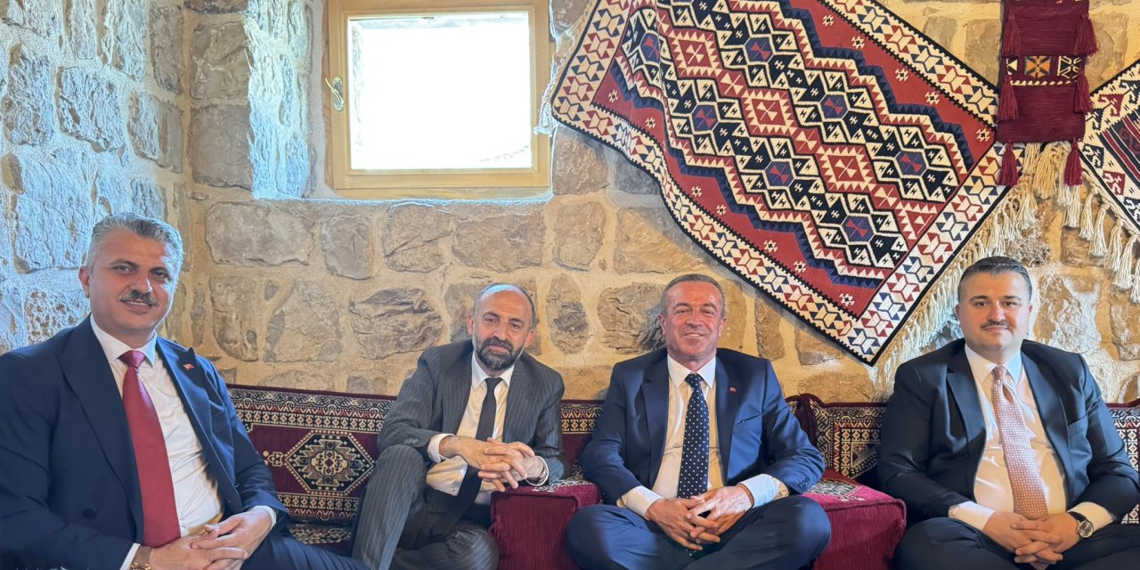 AK Parti Çukurca’da saha çalışmalarını sürdürüyor