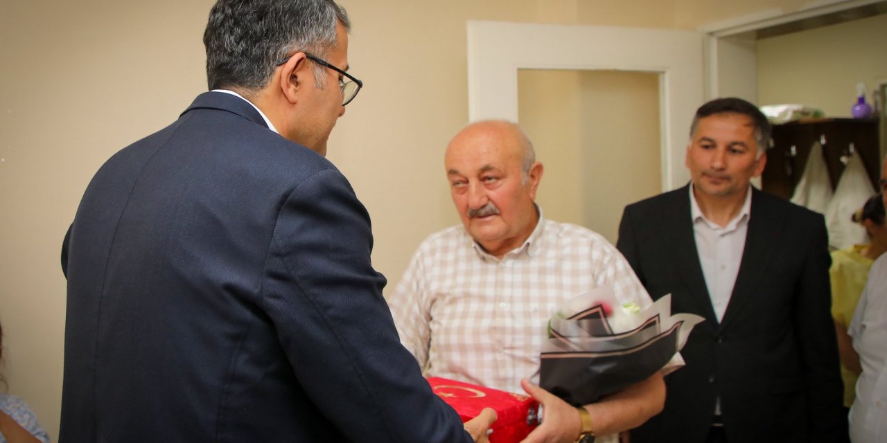 Vali Ali Çelik, Babalar Günü’nde şehit babasını unutmadı