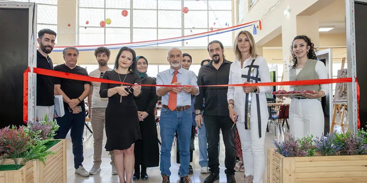 Hakkari'de Resim ve Heykel sergisi ziyarete açıldı