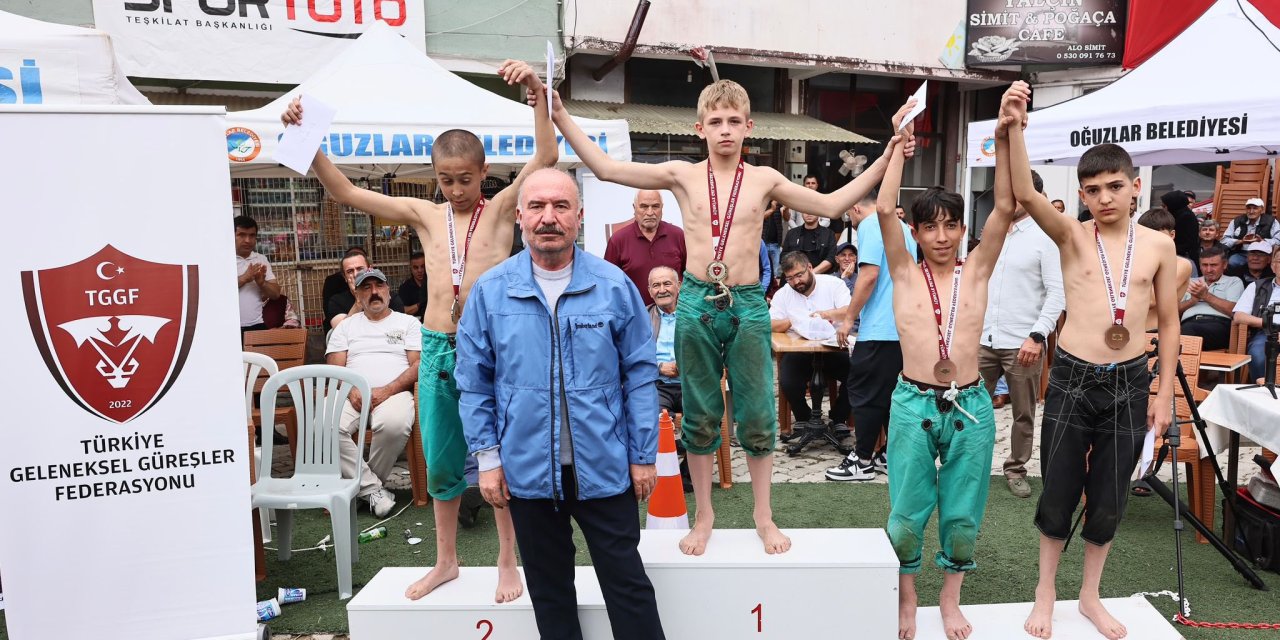 Vali Çelik, Türkiye şampiyonlarını kutladı