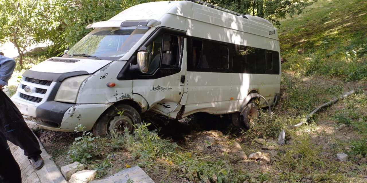 Hakkari’de Minibüs takla attı: 7 kişi yaralandı