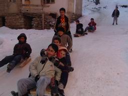 DONDURUCU SOĞUKTA KIZAK KEYFİ