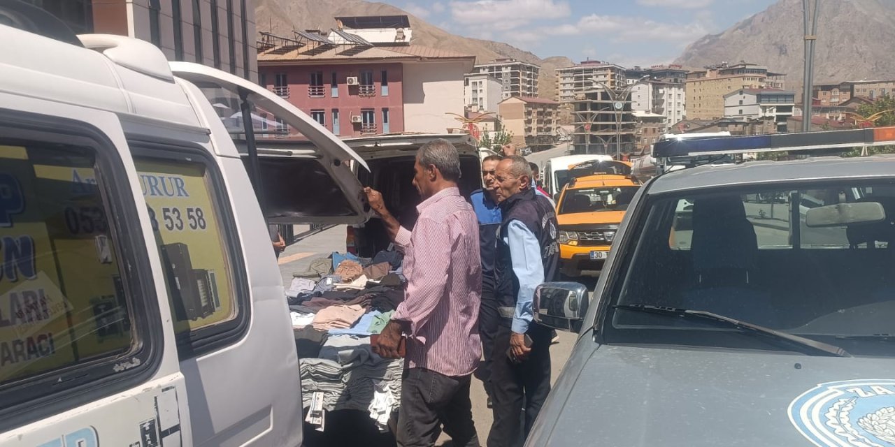 Zabıtadan araç içi satışa müdahale