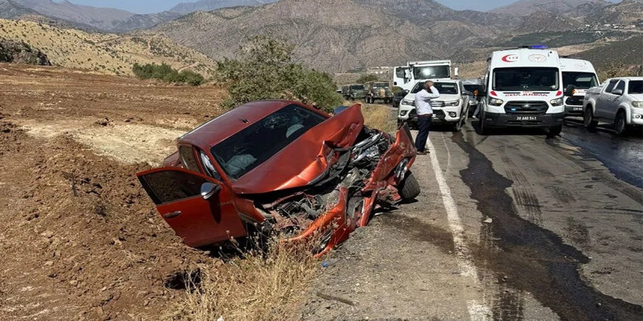 Çukurca Üzümlü 'de Trafik Kazası: 3 Kişi Yaralı