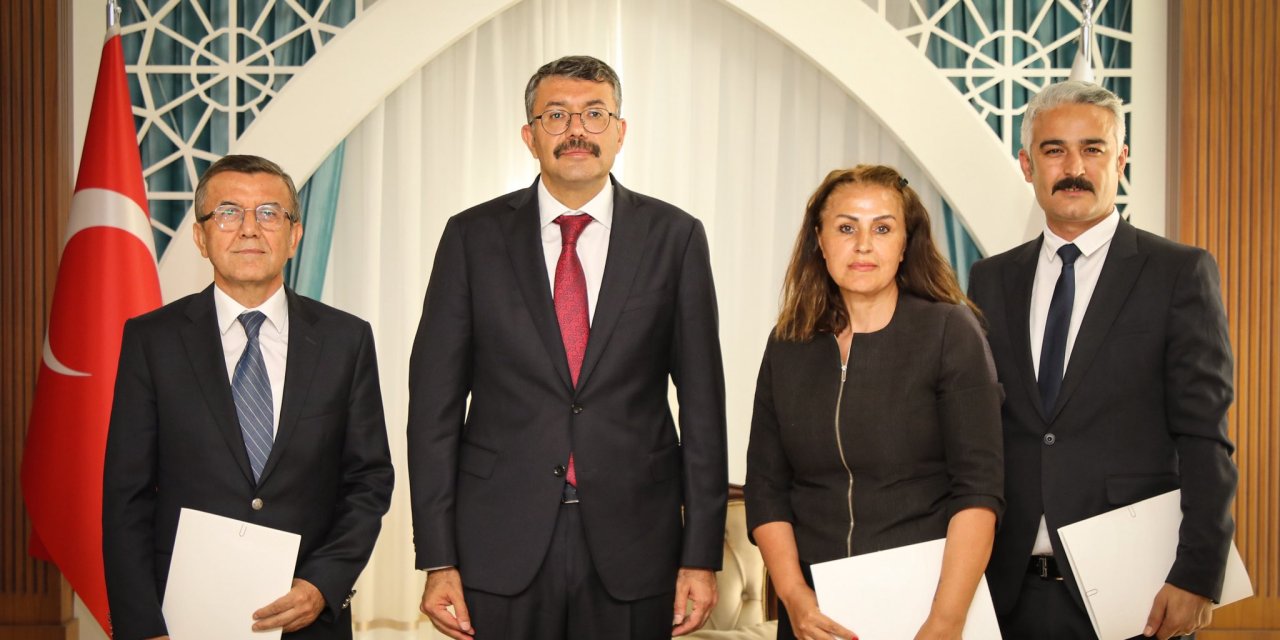 Gümrük müdürleri Hakkari'ye veda etti