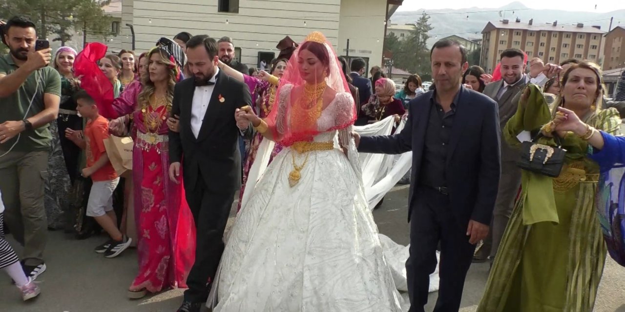 Aşiret mensubu başkana görkemli düğün