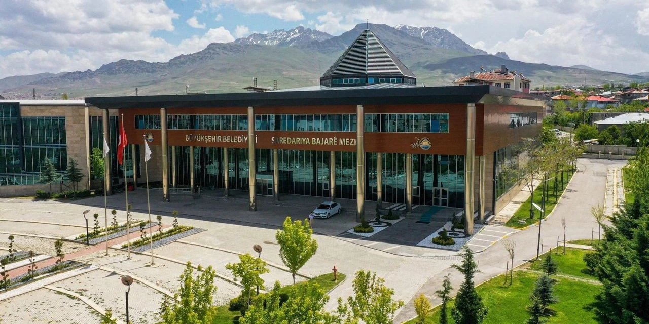 Van Büyükşehir Belediyesi'nde 223 kişi işten çıkarıldı