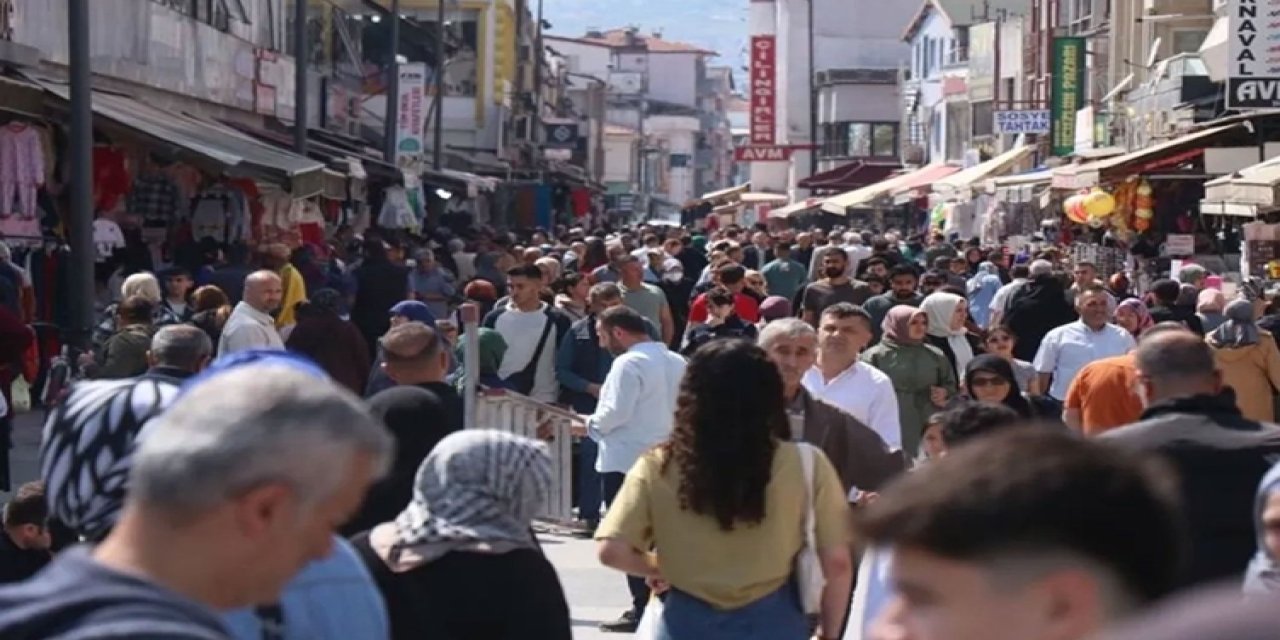 Kadınlar erkeklerden daha fazla yaşıyor