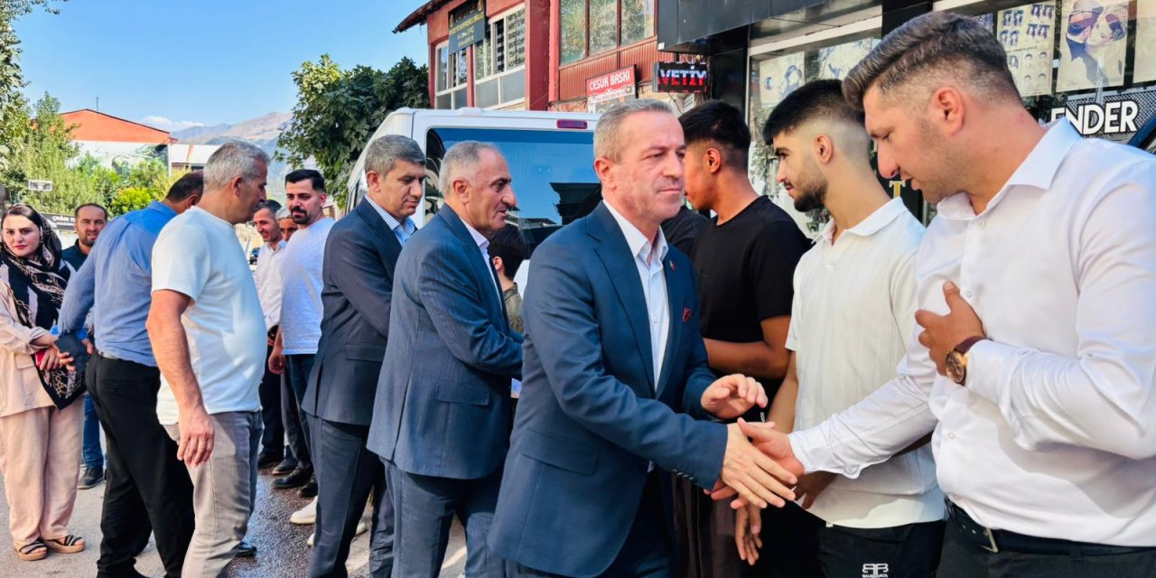 AK Parti'ye Şemdinli’de büyük katılım