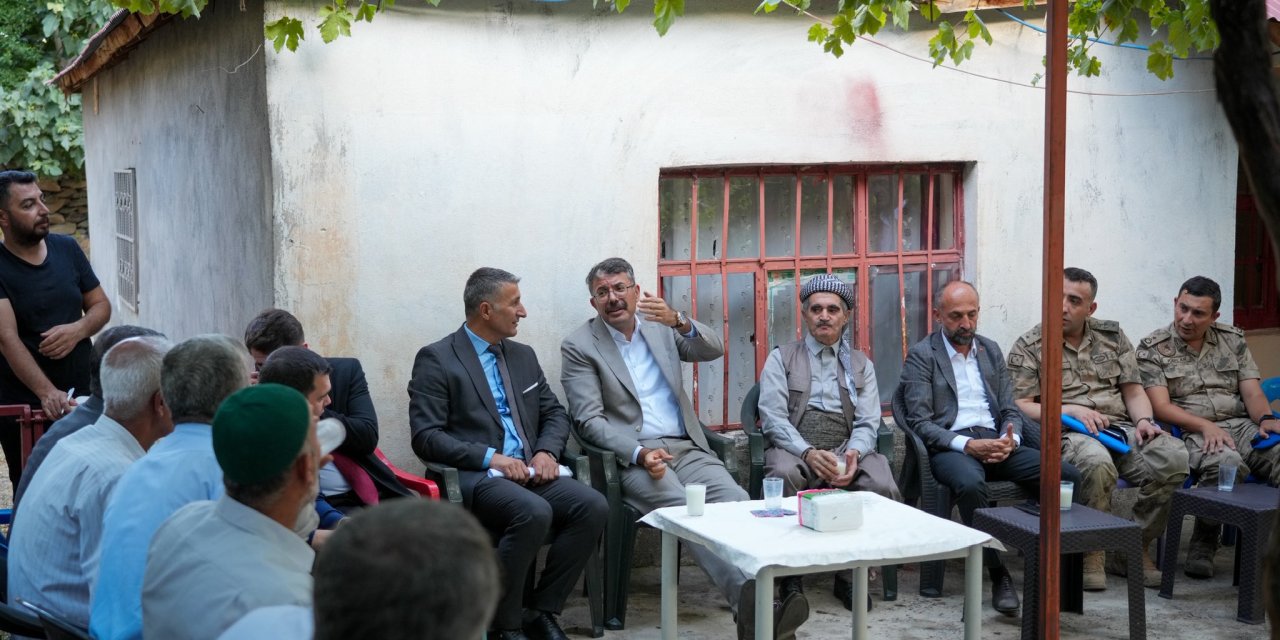 Vali Çelik, Akkaya köyünde ziyaretlerde bulundu