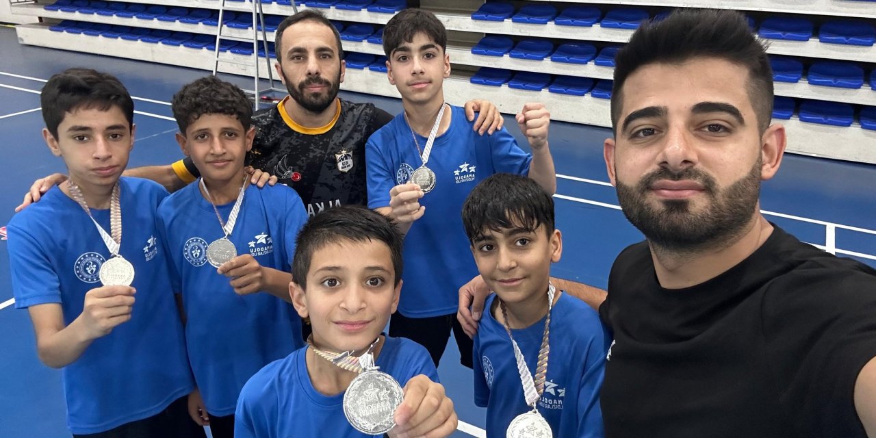 Hakkari Badminton’da takımı Türkiye finallerinde