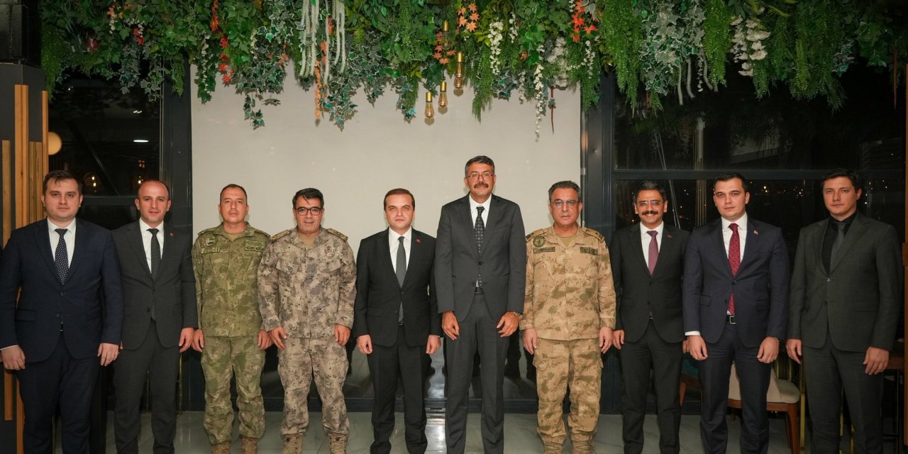 Vali Çelikten komutanlara veda yemeği