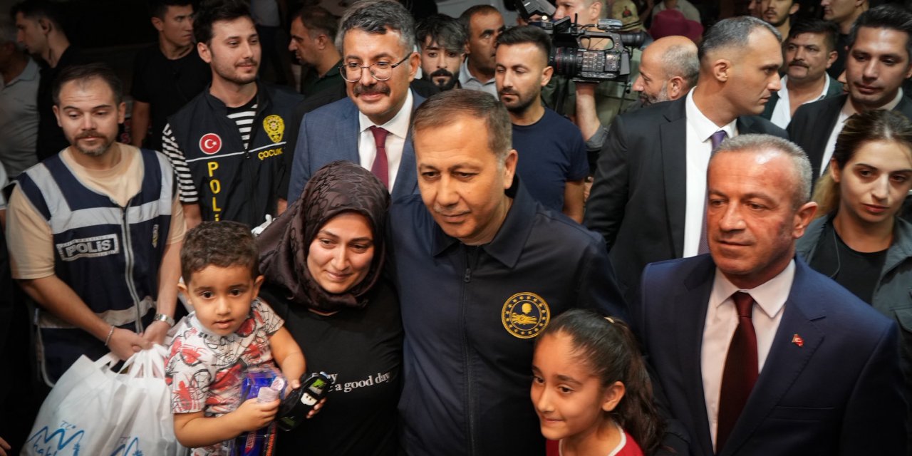 Bakan Yerlikaya'ya sevgi seli