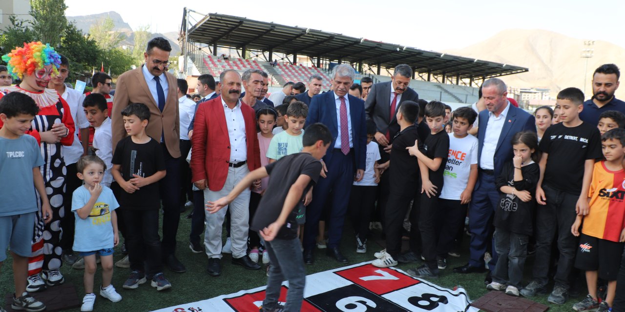 Hakkari'de Bir Anadolu Şenliği açılışı yapıldı