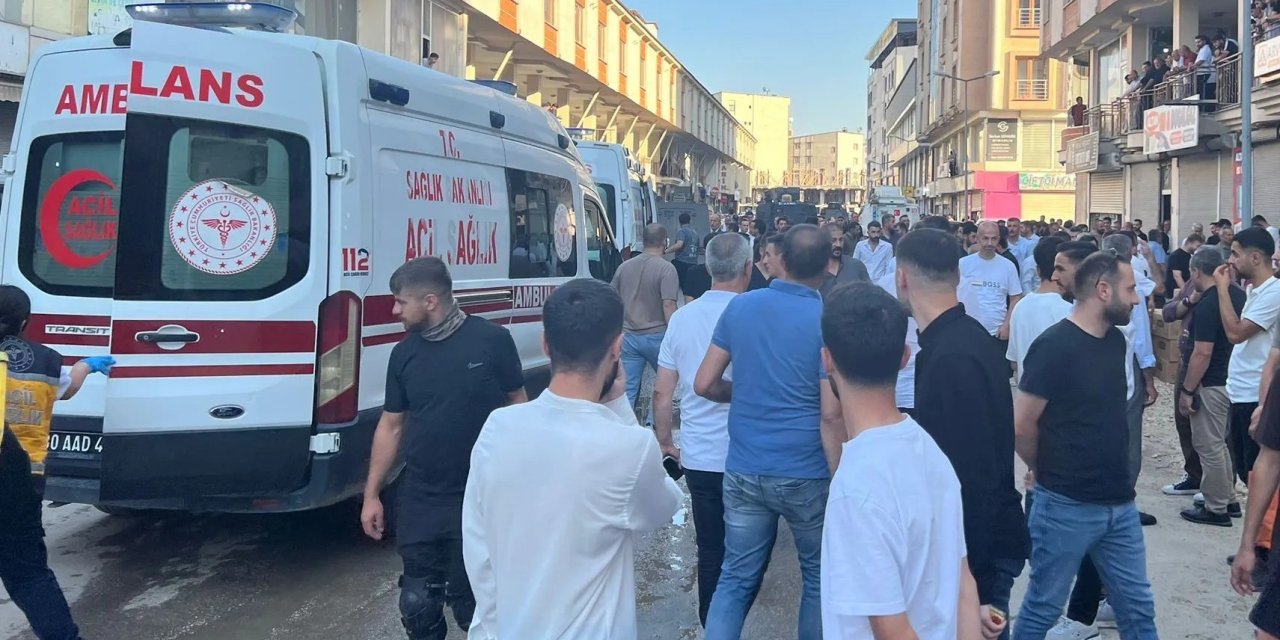 Yüksekova'da gerginlik 3 yaralı