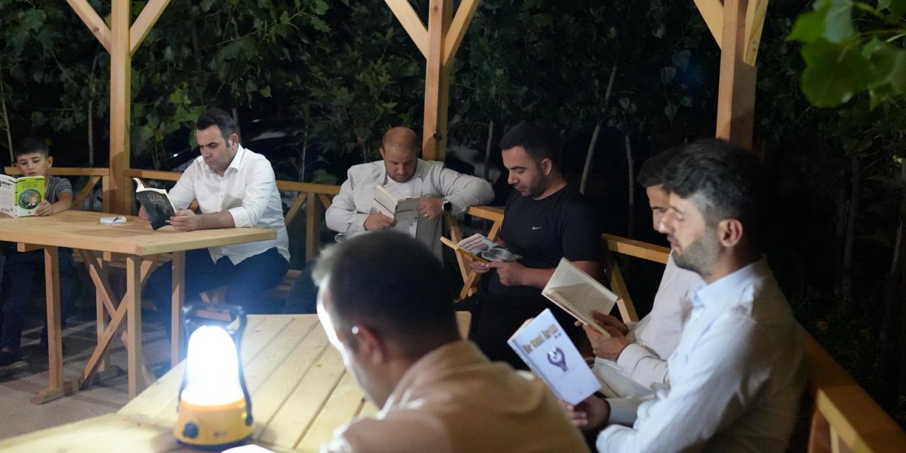 Başkan Dinç, gençleri okumaya teşvik ediyor