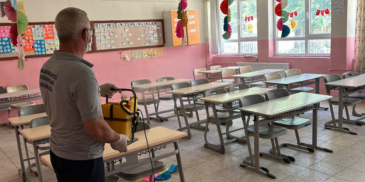 Belediyeden okullarda ilaçlama ve dezenfeksiyon