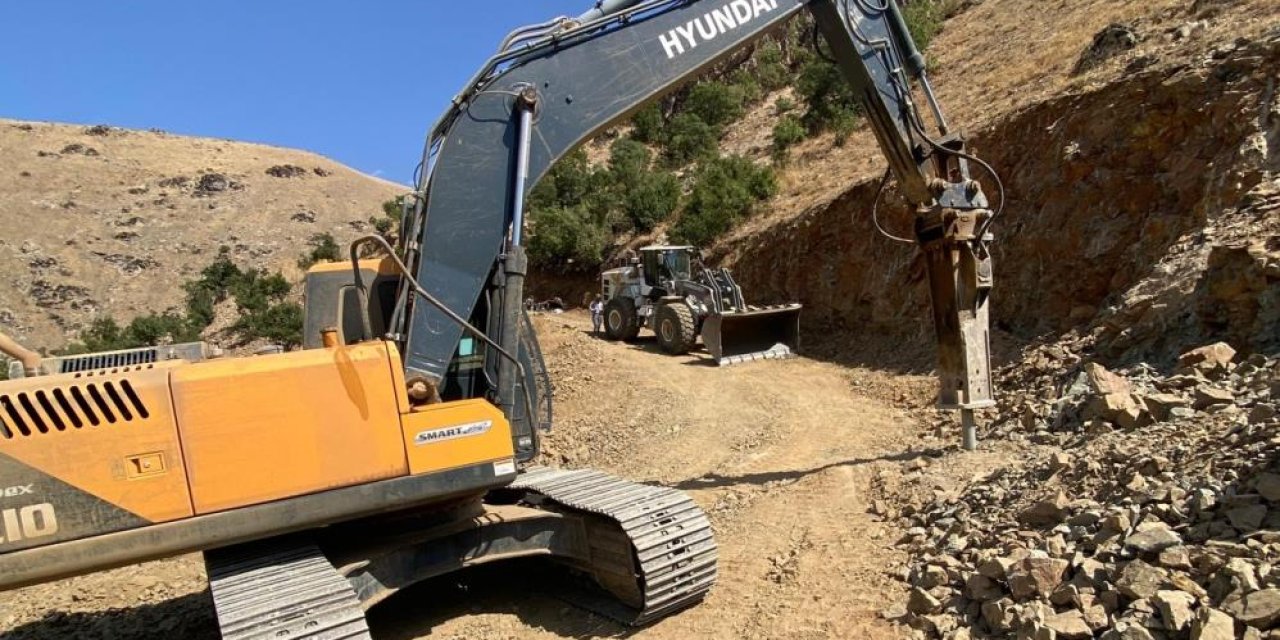 Şemdinli'de 2 mezra yeni yola kavuşuyor